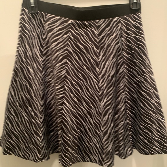 The Limited black and white skirt - Picture 2 of 6